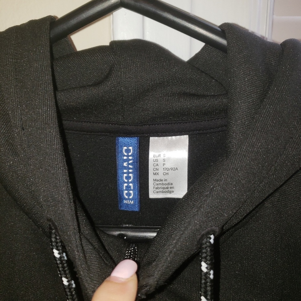 H&M Sweater - Picture 3 of 4